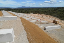 Terrassements et assises d'une centrale photovoltaïque au sol